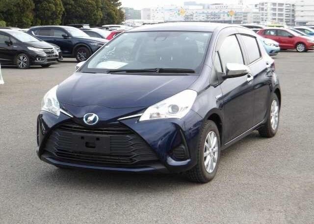 Toyota Yaris / Vitz 1.5L Petrol Hybrid 2017 Blue Colour 28k Miles, Automatic Gearbox, Hatchback - 9