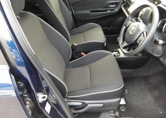 Toyota Yaris / Vitz 1.5L Petrol Hybrid 2017 Blue Colour 28k Miles, Automatic Gearbox, Hatchback - 4